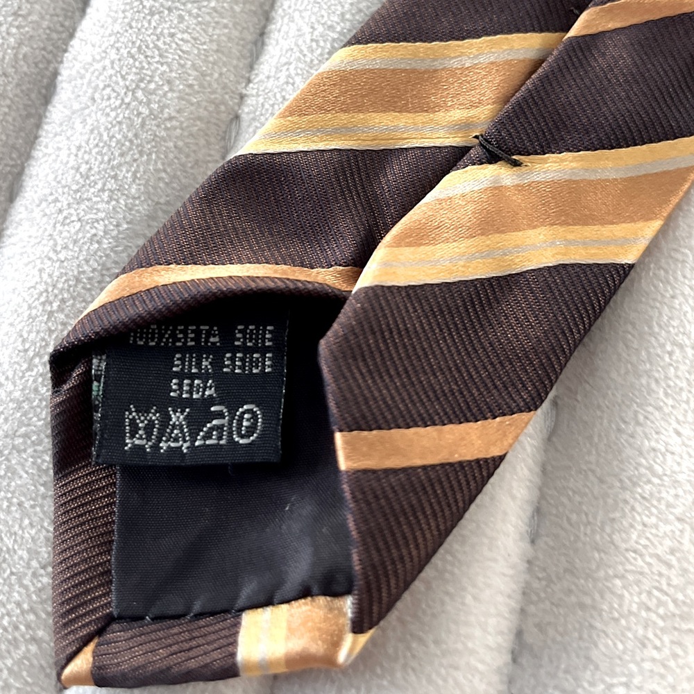 Burberry London Silk Tie - Picture 5 of 5